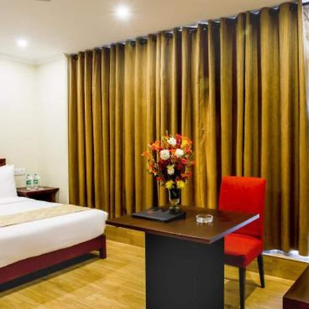 Clarks Inn Nehru Place Нью-Дели Экстерьер фото