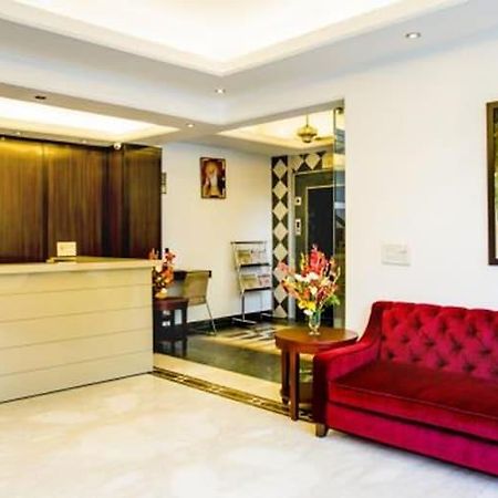 Clarks Inn Nehru Place Нью-Дели Экстерьер фото