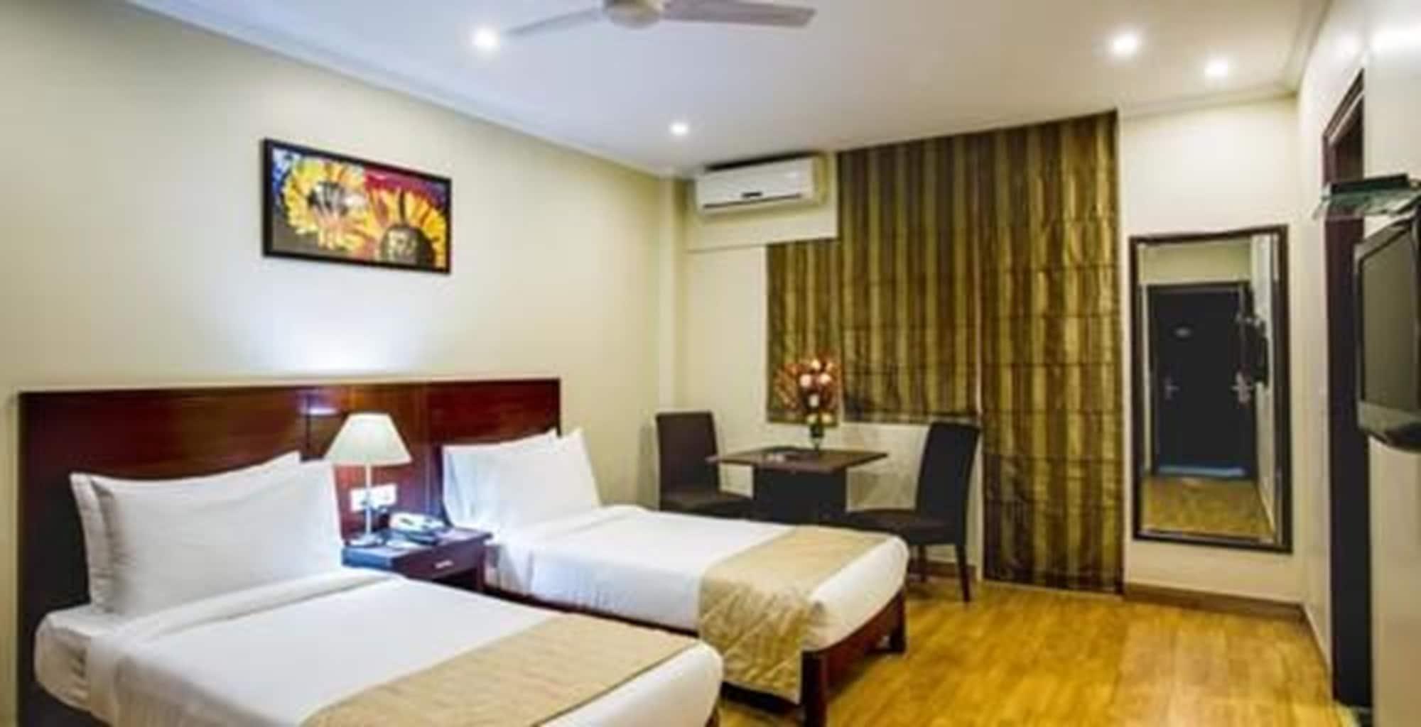 Clarks Inn Nehru Place Нью-Дели Экстерьер фото