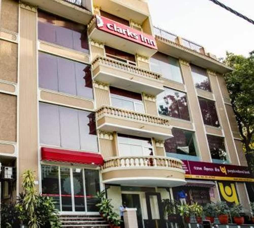 Clarks Inn Nehru Place Нью-Дели Экстерьер фото