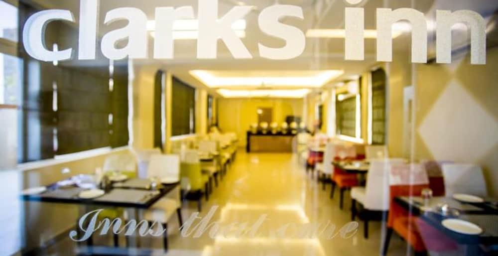 Clarks Inn Nehru Place Нью-Дели Экстерьер фото