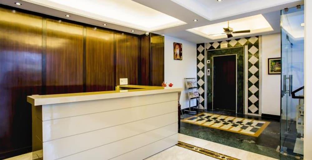 Clarks Inn Nehru Place Нью-Дели Экстерьер фото