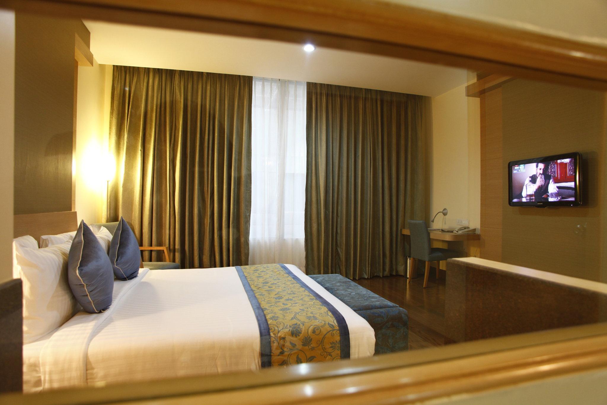 Clarks Inn Nehru Place Нью-Дели Экстерьер фото