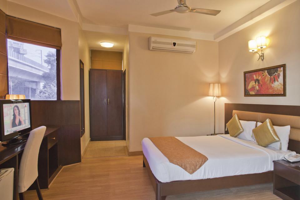 Clarks Inn Nehru Place Нью-Дели Экстерьер фото