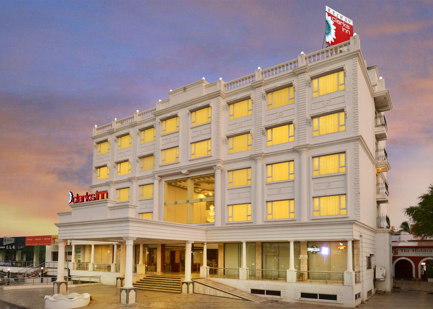 Clarks Inn Nehru Place Нью-Дели Экстерьер фото