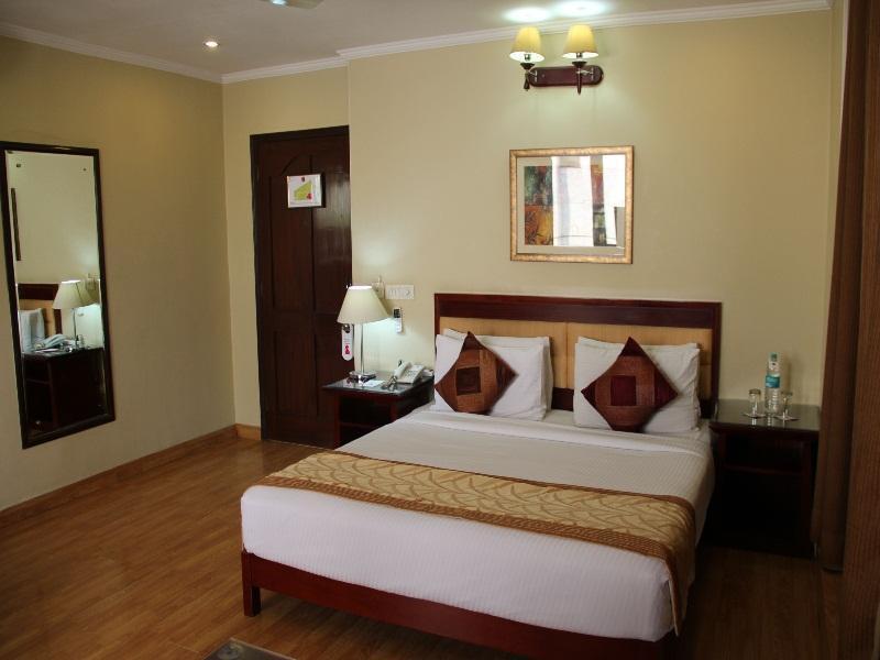 Clarks Inn Nehru Place Нью-Дели Экстерьер фото